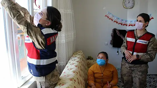 Mehmetçik'ten köy çocuklarına bayram sürprizi, gören koştu