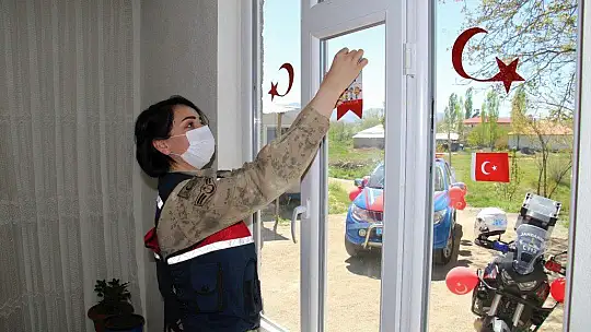 Mehmetçik'ten köy çocuklarına bayram sürprizi, gören koştu