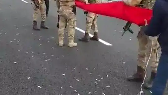 Mehmetçikten bayrak hassasiyeti