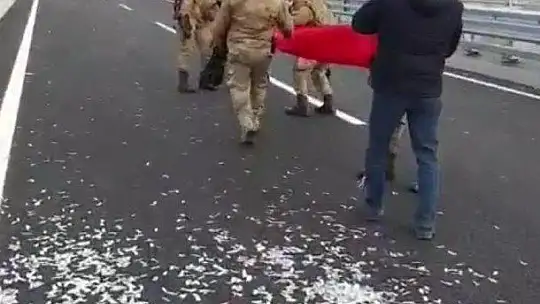 Mehmetçikten bayrak hassasiyeti