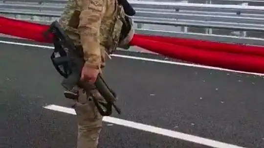 Mehmetçikten bayrak hassasiyeti