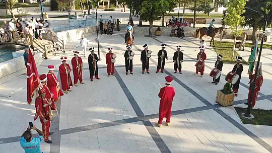 Mehteran takımı ve Atlı Jandarma Timi vatandaşlara Osmanlı dönemini yaşattı