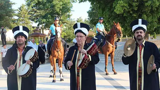 Mehteran takımı ve Atlı Jandarma Timi vatandaşlara Osmanlı dönemini yaşattı