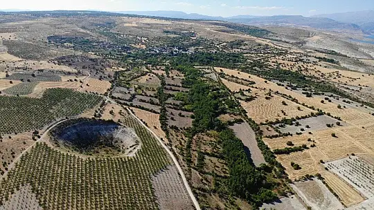 Meteor mu düştü, obruk mu 'Kup' çukuru gizemini koruyor