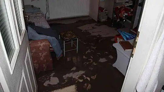 Meteorolojinin uyarıda bulunduğu Elazığ'da evleri su bastı