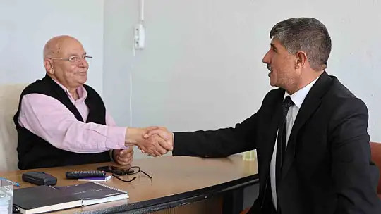 Milletvekili olamayınca hastaneye kaldırılmıştı, muhtarlığı kazandı şimdi 2028 seçimlerine hazırlanıyor