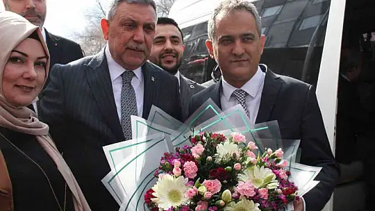 Milli Eğitim Bakanı Özer Elazığ'da