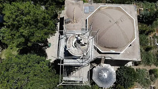 Minare restorasyonu leylekler için durduruldu