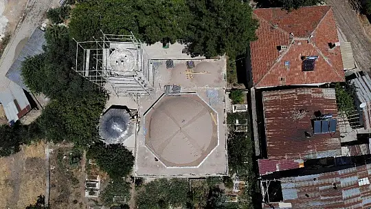 Minare restorasyonu leylekler için durduruldu