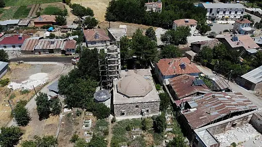 Minare restorasyonu leylekler için durduruldu