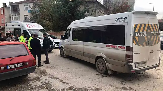 Minibüsün çarptığı 2 çocuk yaralandı