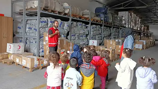 Miniklerden Kızılay'a anlamlı ziyaret