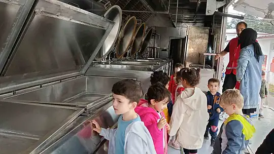 Miniklerden Kızılay'a anlamlı ziyaret