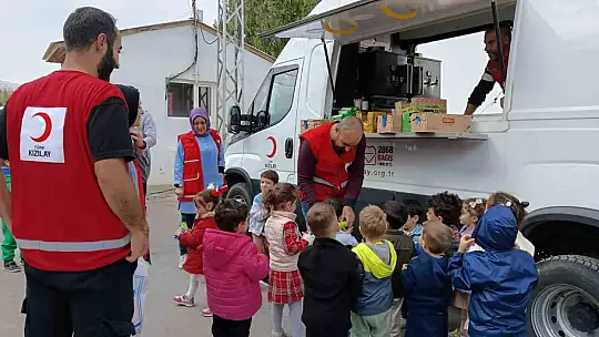 Miniklerden Kızılay'a anlamlı ziyaret