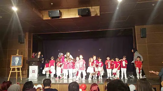 Miniklerin gösterisi büyük beğeni aldı