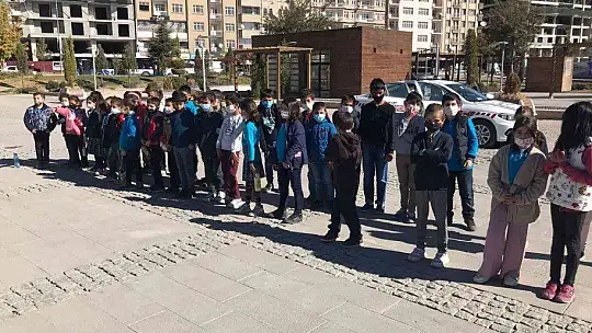 Mobil Trafik Eğitim Tırı Elazığ'da öğrencilerle buluştu