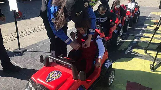 Mobil Trafik Eğitim Tırı Elazığ'da öğrencilerle buluştu