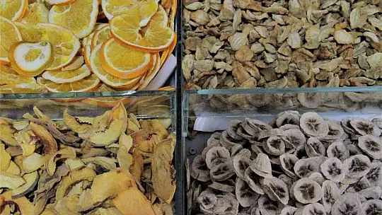 Mühendisliği bıraktı, Elazığ'da bir ilki başardı: Meyve kurusu siparişlerine yetişmeye çalışıyor