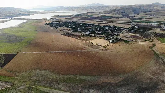 Murat Nehri'nde sular çekildi, tarım başladı
