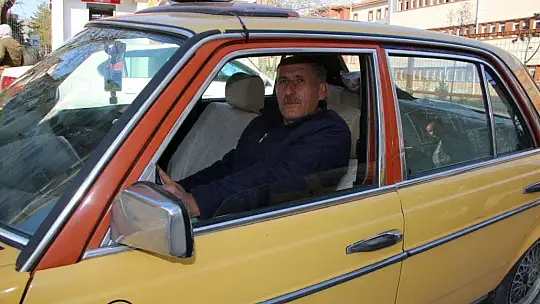 Müslüm Gürses binmişti, kentin en eski ve lüks taksisi halen yollarda