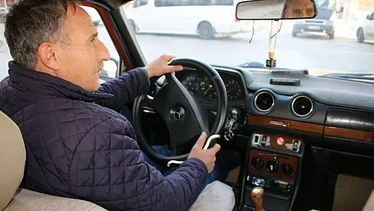 Müslüm Gürses binmişti, kentin en eski ve lüks taksisi halen yollarda