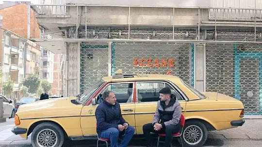 Müslüm Gürses binmişti, kentin en eski ve lüks taksisi halen yollarda