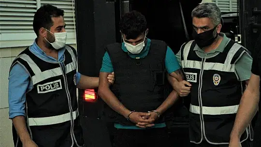 Müşterilerin gözü önünde cinayet işlemişti yakalandı