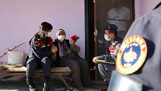Mutluluğun fotoğrafı, jandarma hem duygulandı, hem duygulandırdı