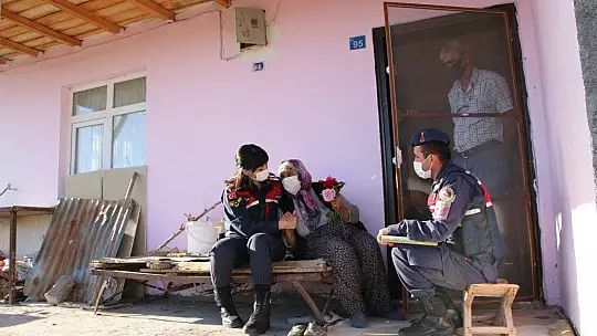 Mutluluğun fotoğrafı, jandarma hem duygulandı, hem duygulandırdı