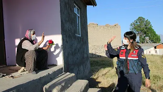 Mutluluğun fotoğrafı, jandarma hem duygulandı, hem duygulandırdı