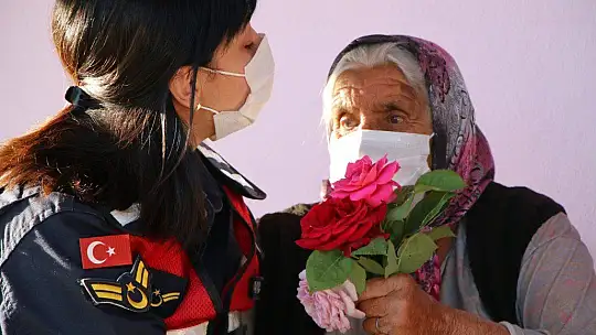 Mutluluğun fotoğrafı, jandarma hem duygulandı, hem duygulandırdı