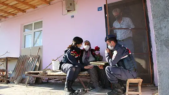 Mutluluğun fotoğrafı, jandarma hem duygulandı, hem duygulandırdı