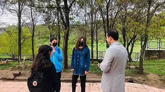 Nazımiye Kaymakamı Tutkan, okul servislerini denetledi