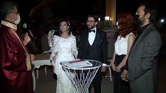 Nikah memurunun yemek, alışveriş esprisi herkesi güldürdü