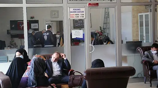 Normalleşme sürecinin ilk gününde çiftlerin nikah sevinci