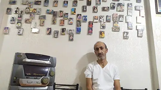 Nostalji kasetler, iş yerine hem sergi hem de dekor oldu