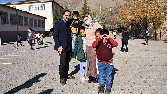 O bir öğretmenden daha fazlası..