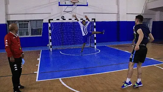 O öğrencilerinin öğretmeni değil, 'Fethi Babası'