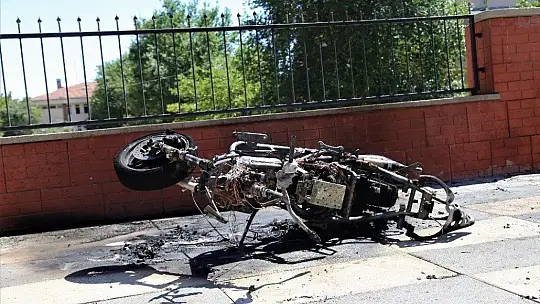 Ödünç aldığı motosikleti sinirlenince yaktı