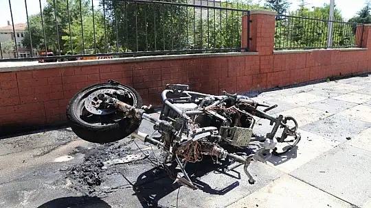 Ödünç aldığı motosikleti sinirlenince yaktı