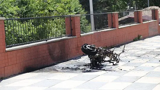 Ödünç aldığı motosikleti sinirlenince yaktı