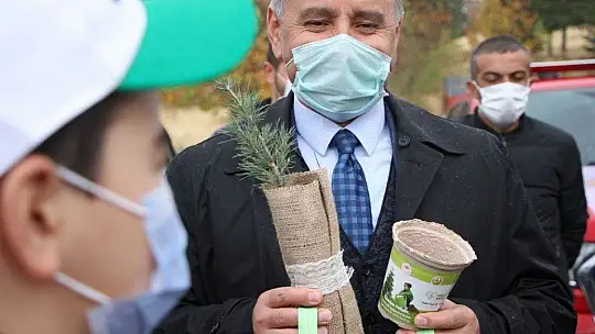 Öğrenciler, 760 bin tohumu toprakla buluşturacak