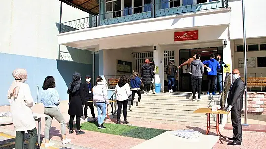 Öğrenciler, Milli Savunma Üniversitesi'ne girmek için ter döktü