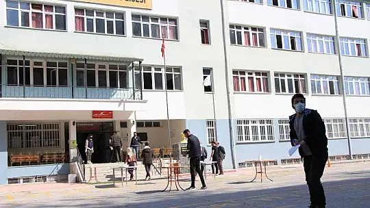 Öğrenciler, Milli Savunma Üniversitesi'ne girmek için ter döktü