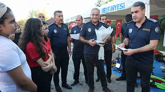 Öğrencilerin ziyaret ettiği depremzede itfaiyecilere anlamlı not