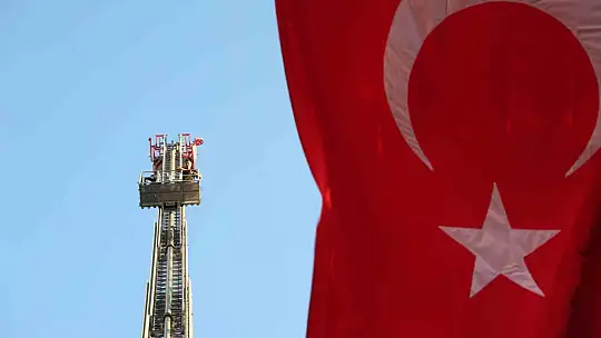 Öğrencilerin ziyaret ettiği depremzede itfaiyecilere anlamlı not