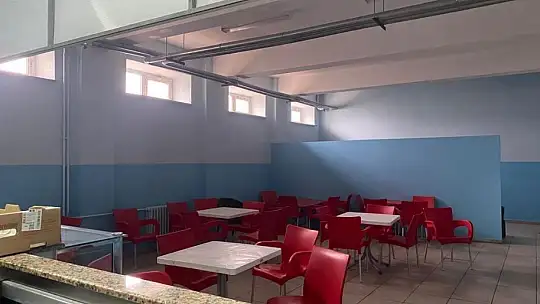 Okul kantinine giren kar maskeli hırsızlar, ne varsa çöp poşetine doldurup çaldı