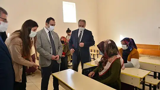 Okuma yazma öğrenen kursiyerlere sertifikaları verildi