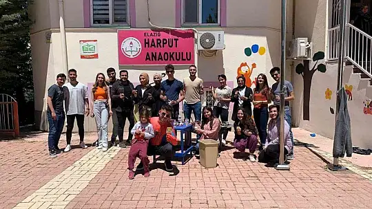 Örümcek adam minik öğrencileri eğlendirdi