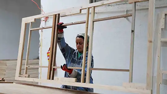 OSB'nin kadın ustaları erkeklere taş çıkartıyor